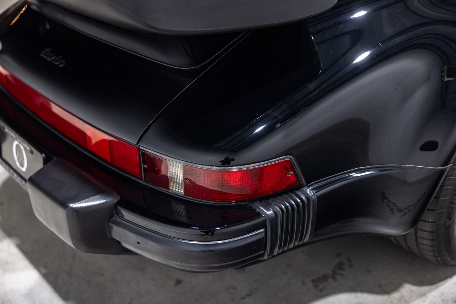Porsche-911-1988-Coupe-13