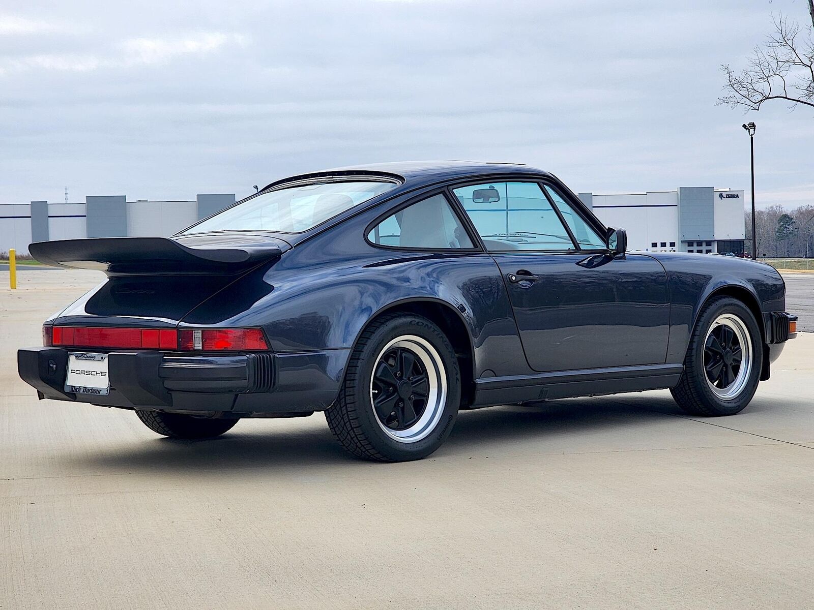 Porsche-911-1988-Coupe-17