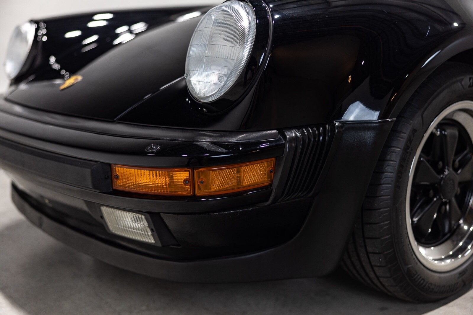 Porsche-911-1988-Coupe-18