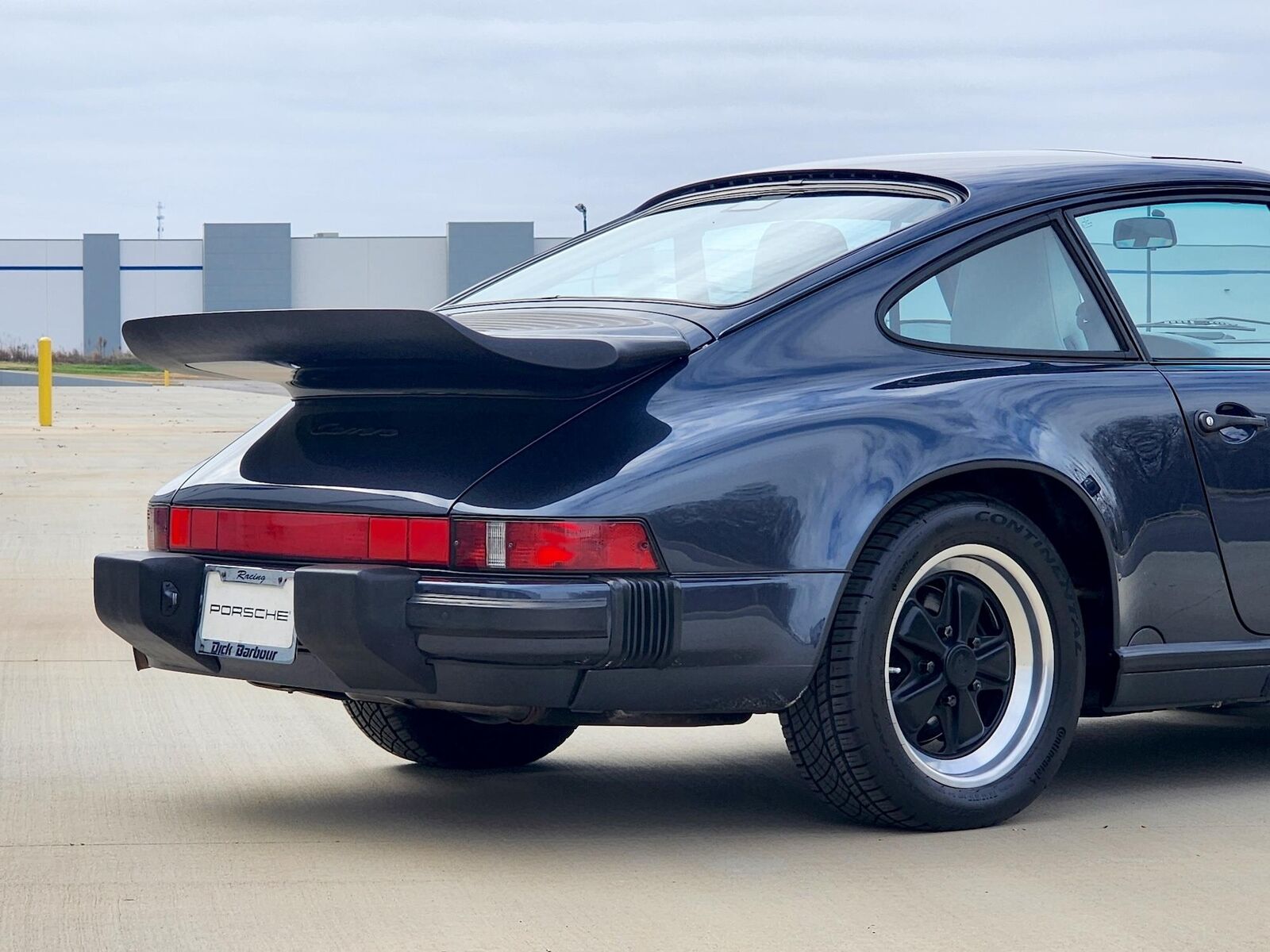 Porsche-911-1988-Coupe-19