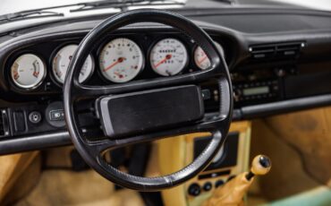 Porsche-911-1988-Coupe-21