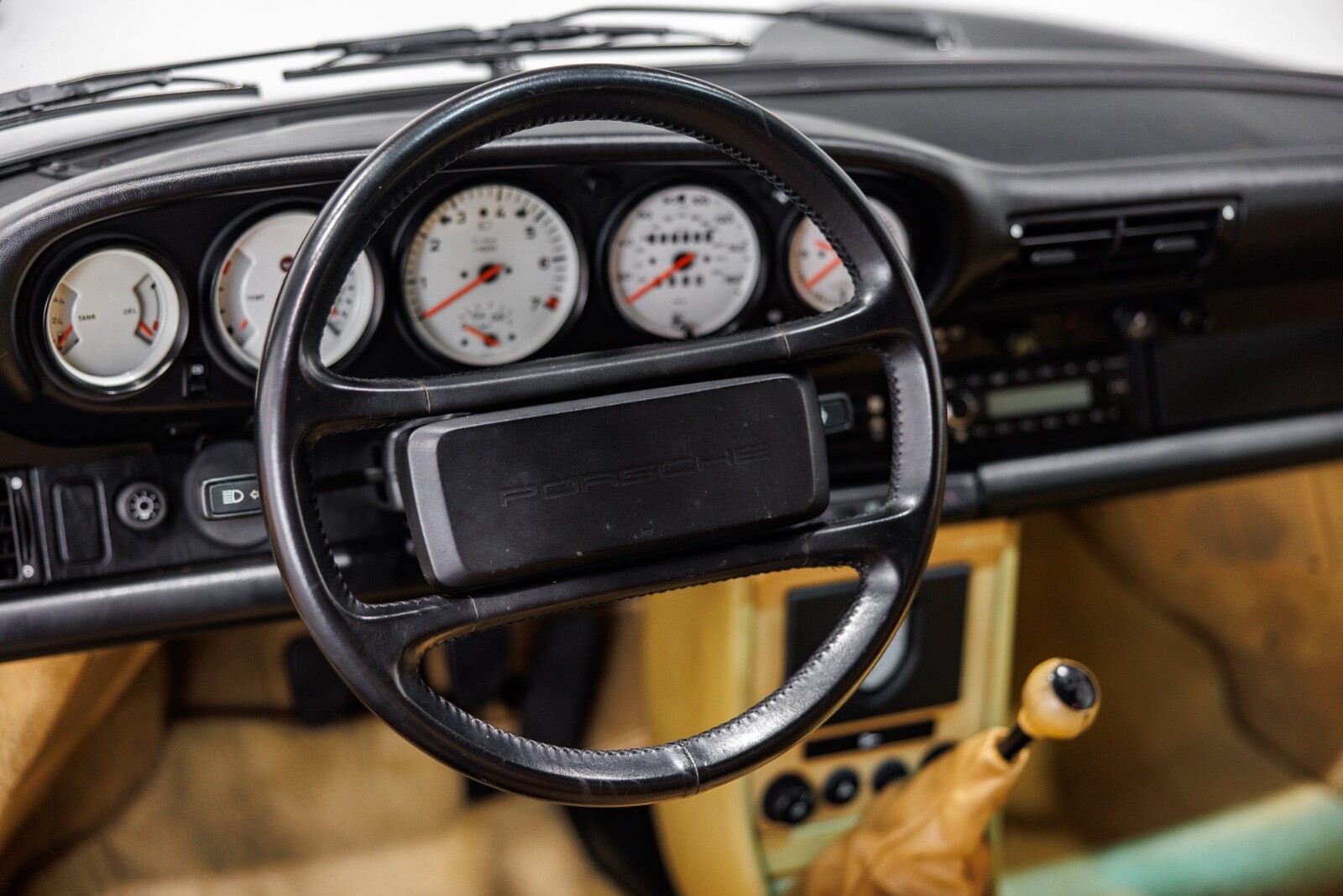 Porsche-911-1988-Coupe-21