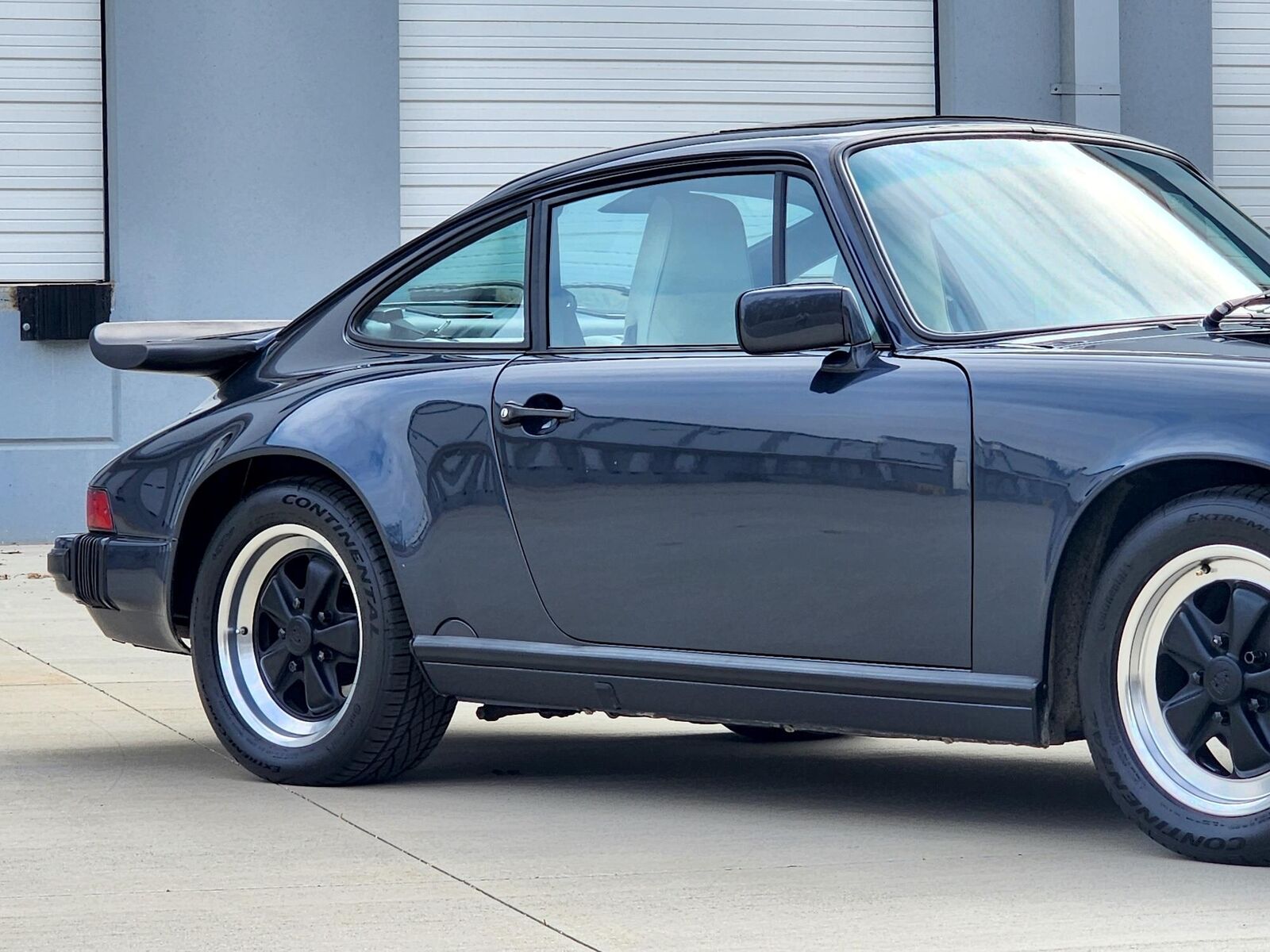 Porsche-911-1988-Coupe-22