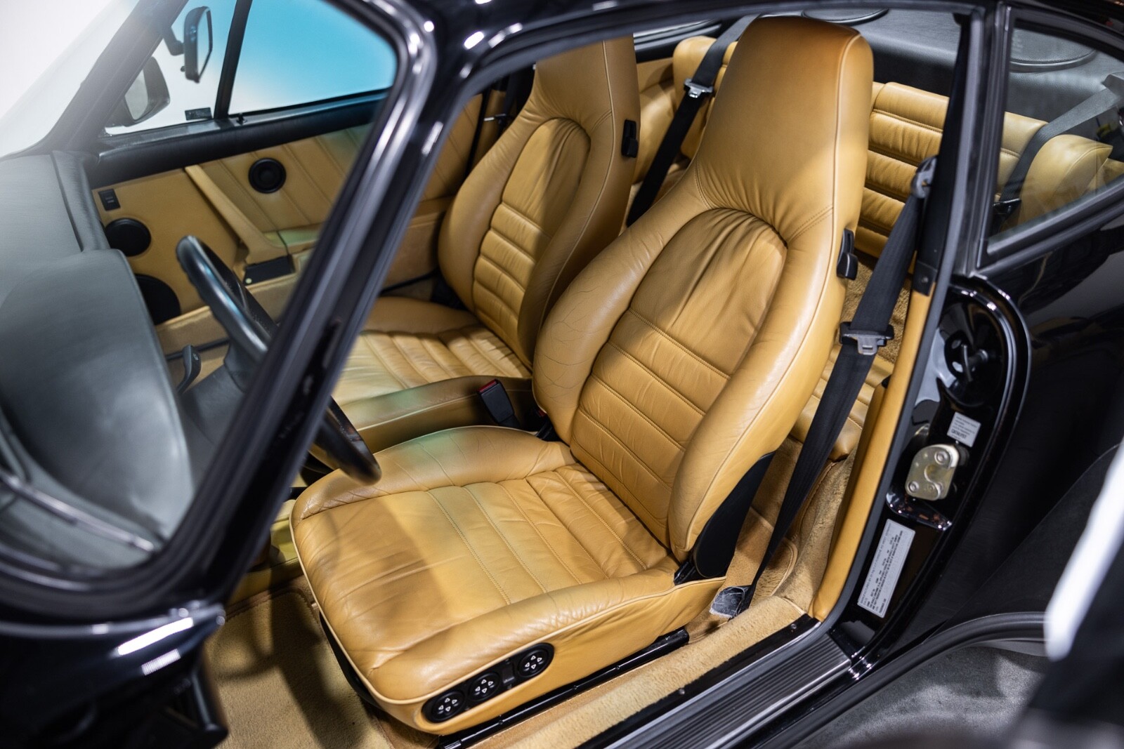 Porsche-911-1988-Coupe-24