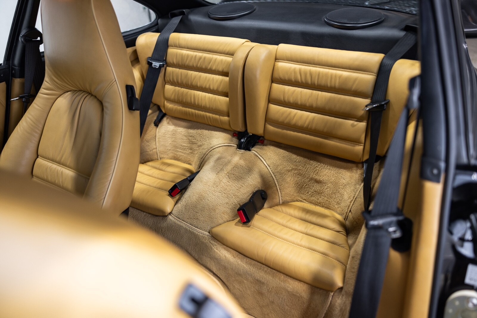Porsche-911-1988-Coupe-25