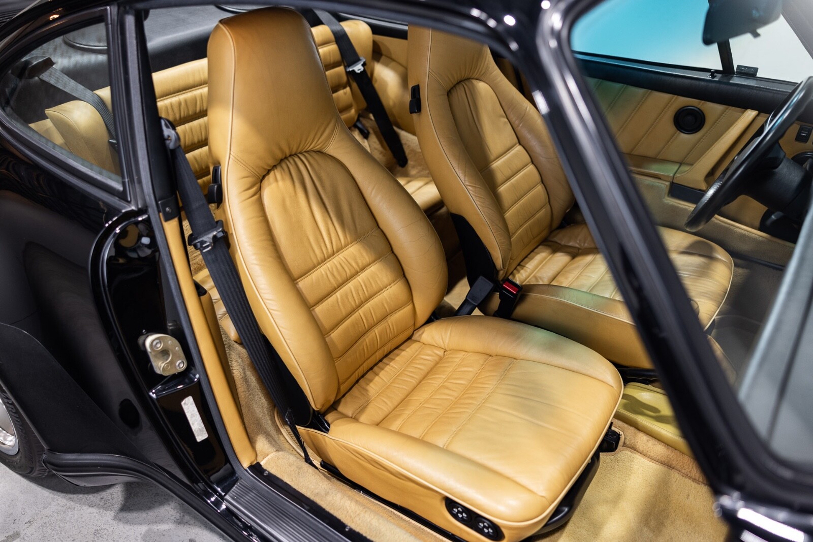 Porsche-911-1988-Coupe-26