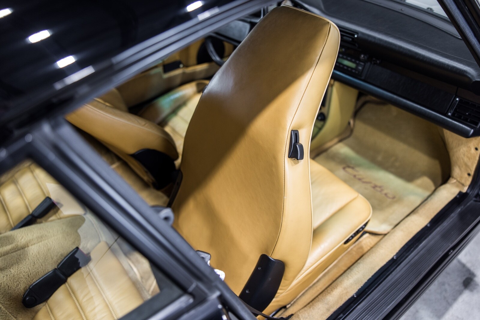 Porsche-911-1988-Coupe-28