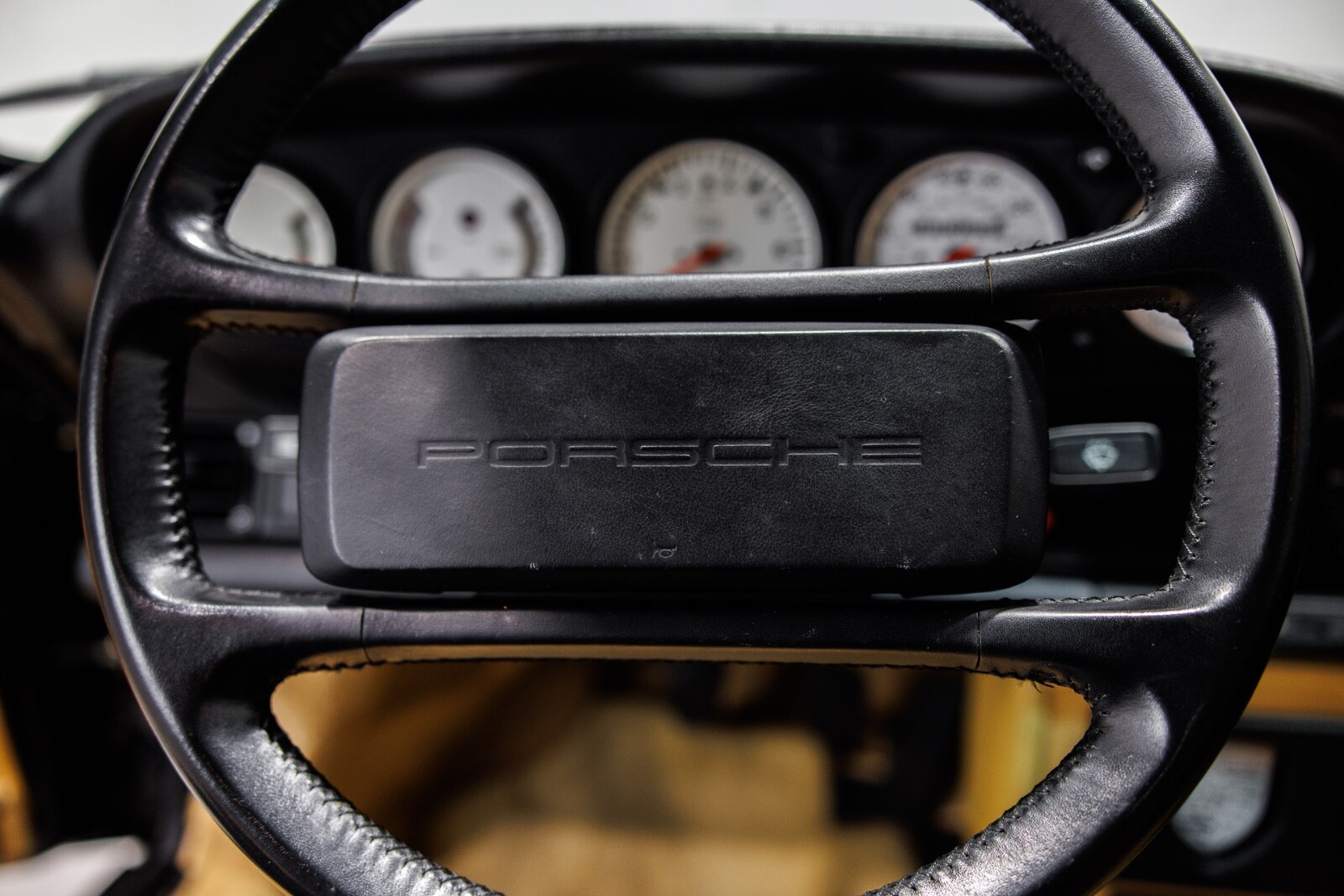 Porsche-911-1988-Coupe-31
