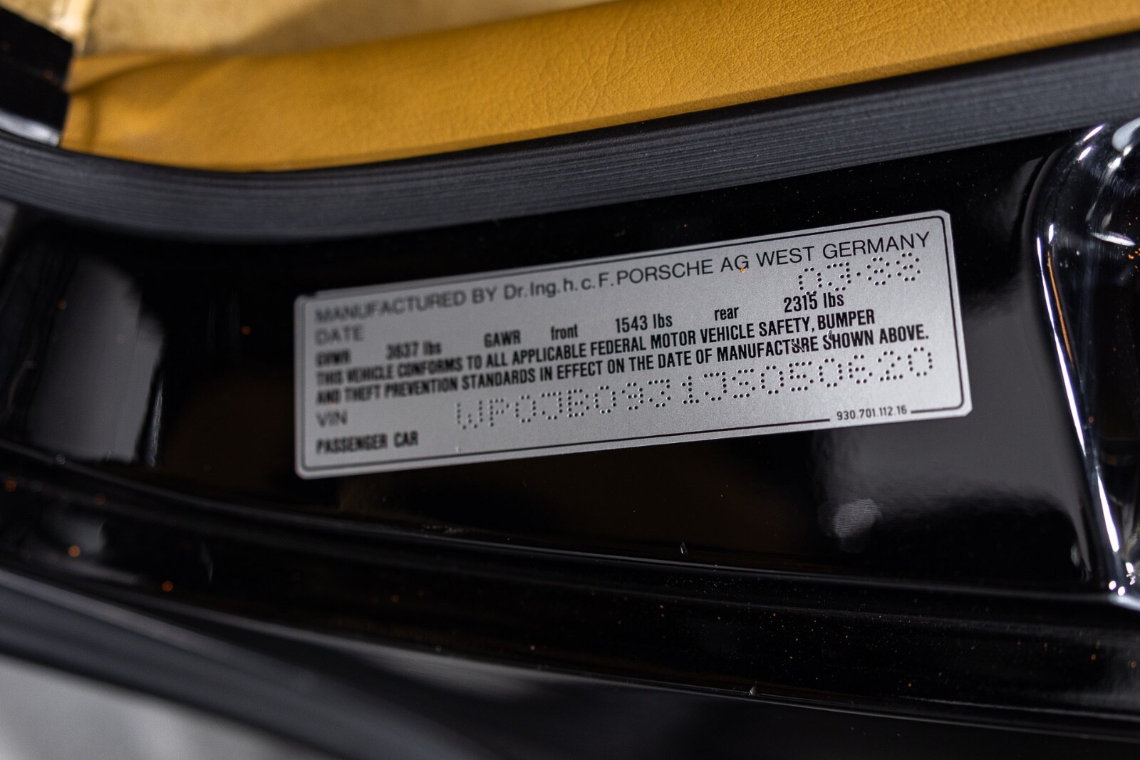 Porsche-911-1988-Coupe-33