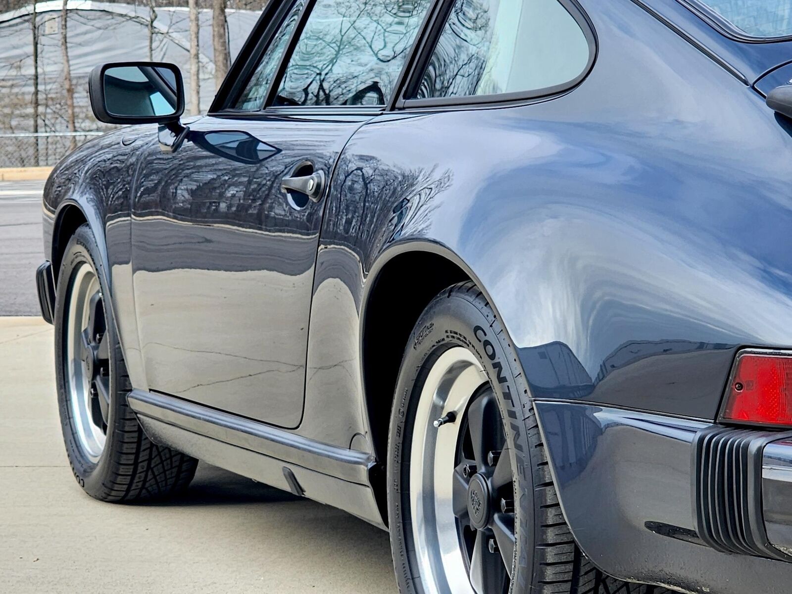Porsche-911-1988-Coupe-35