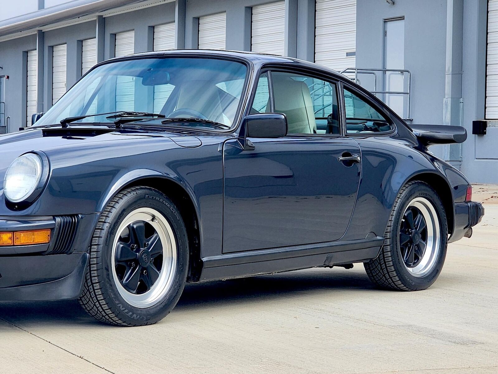 Porsche-911-1988-Coupe-9
