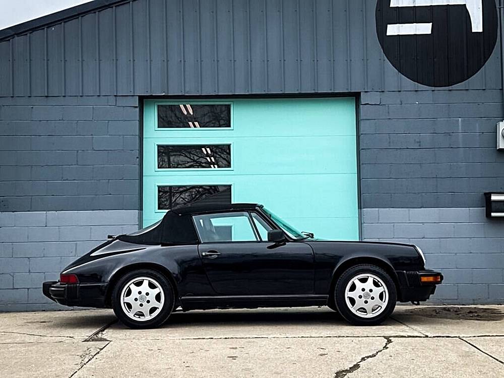Porsche 911  1988 black