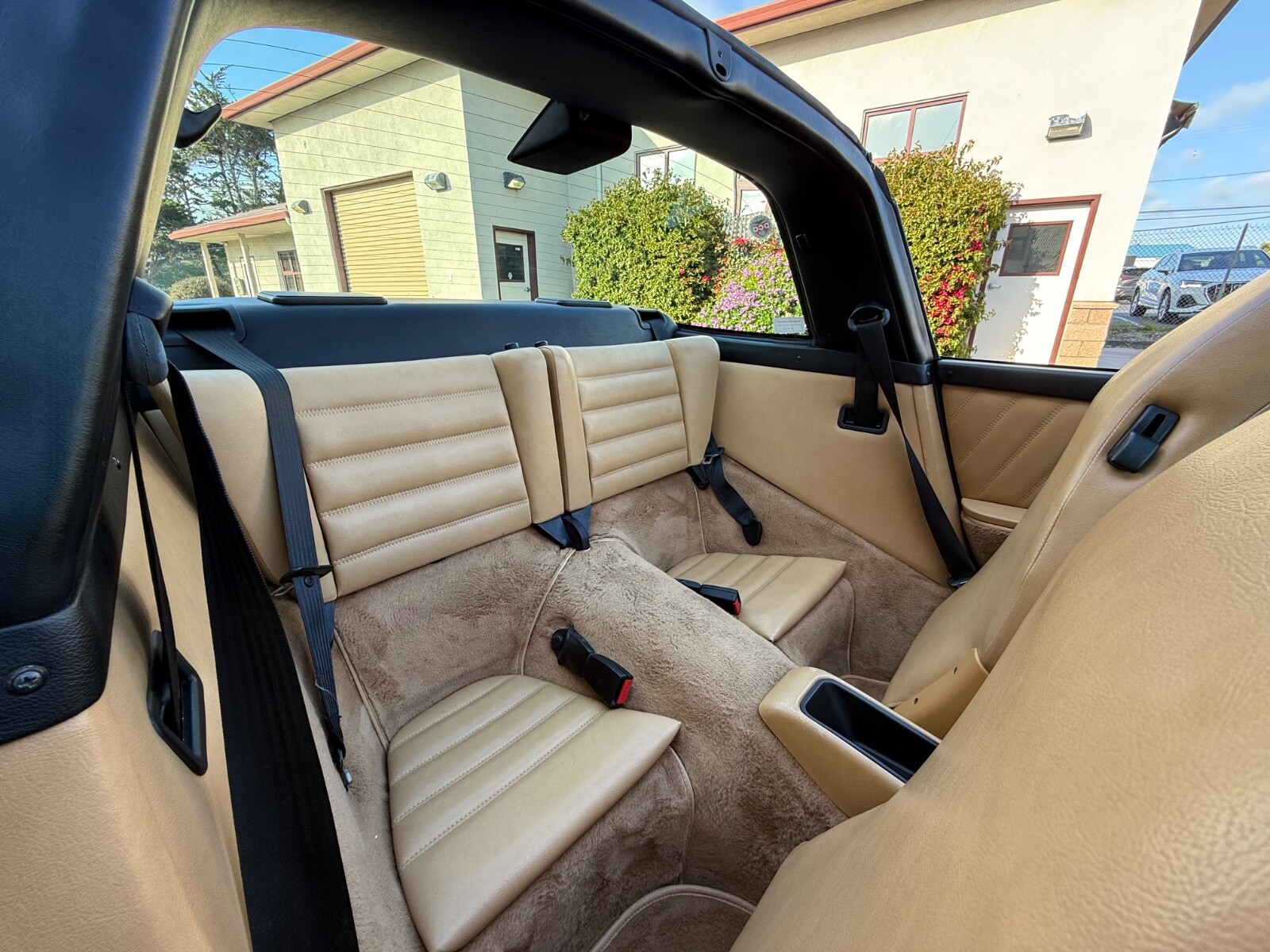 Porsche-911-1992-13