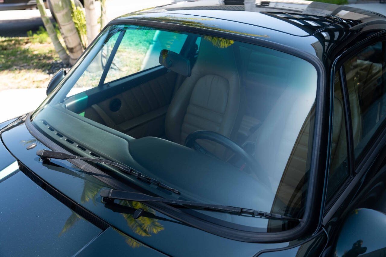 Porsche-911-1992-Coupe-24