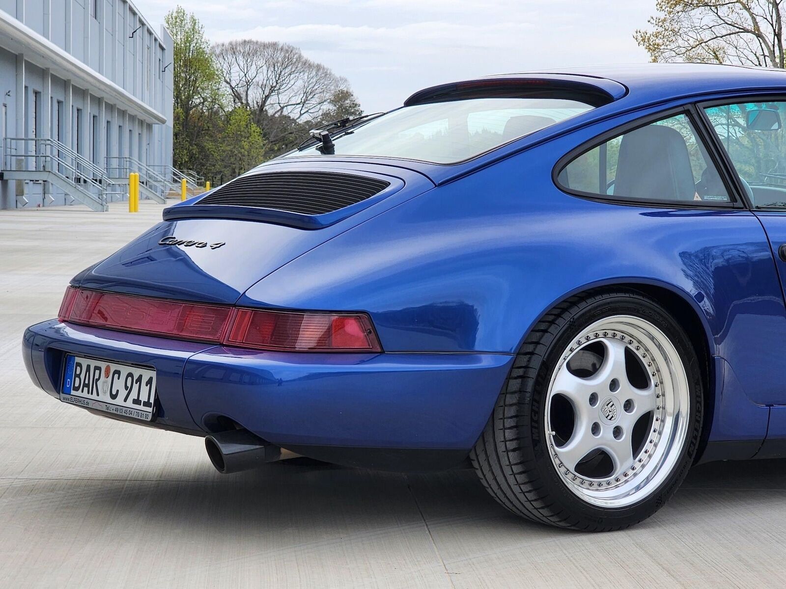 Porsche-911-1993-Coupe-17