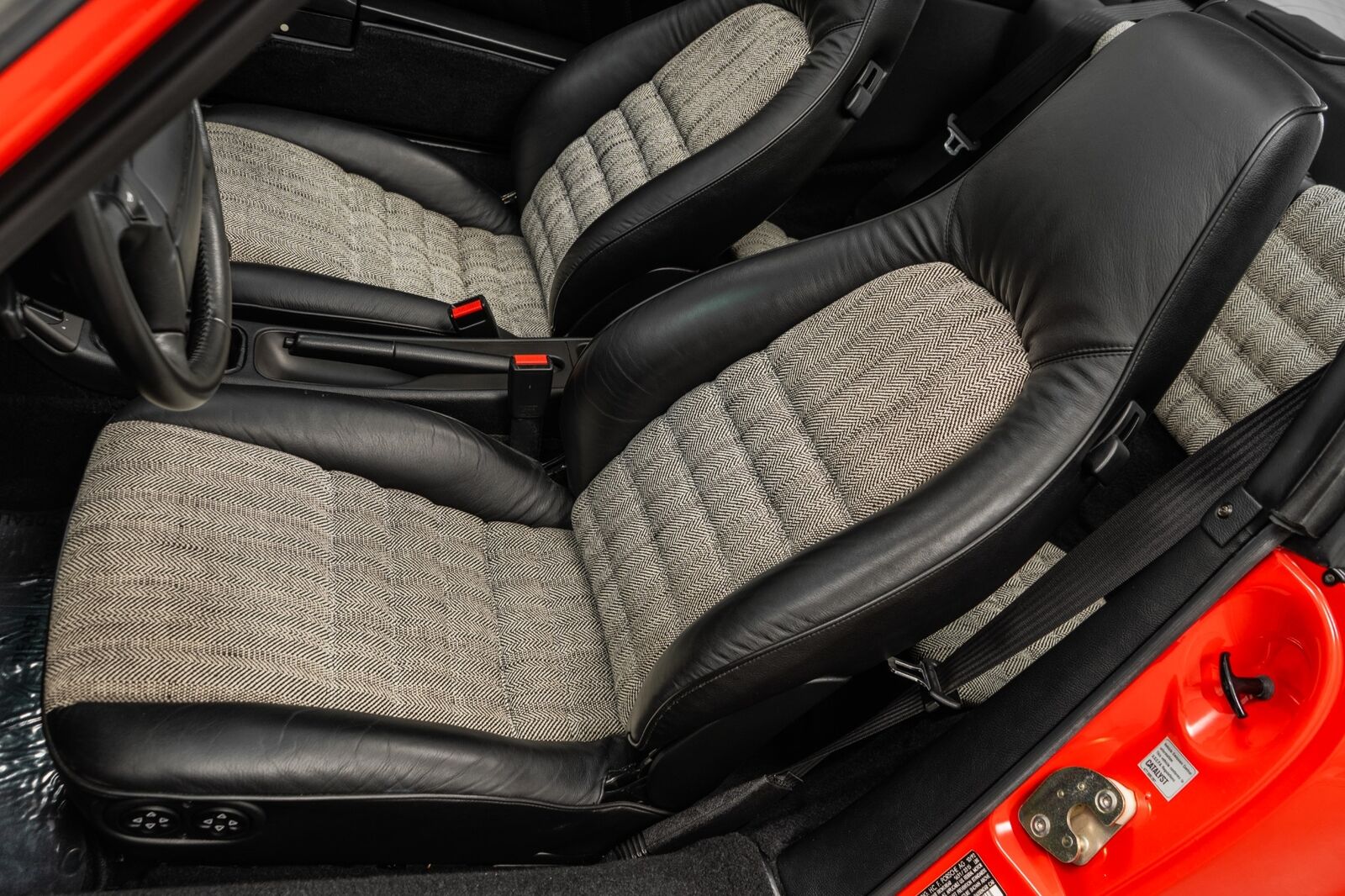 Porsche-911-1993-Coupe-28