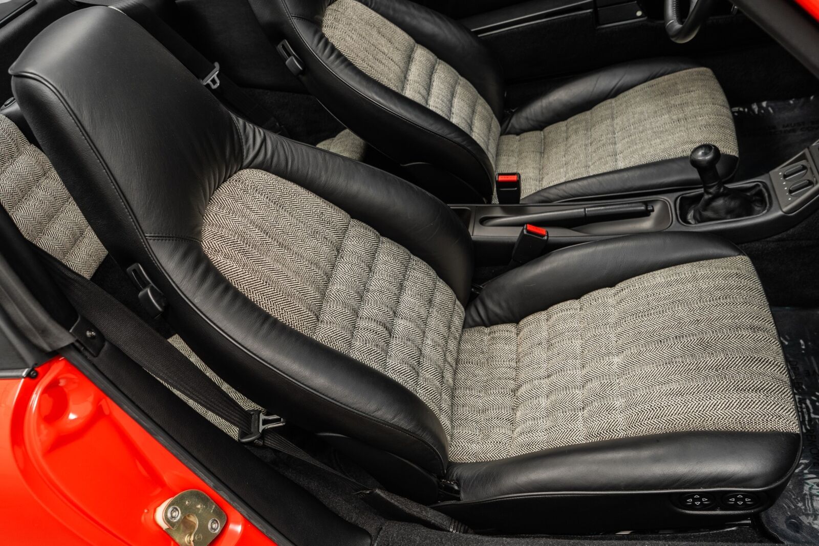 Porsche-911-1993-Coupe-29