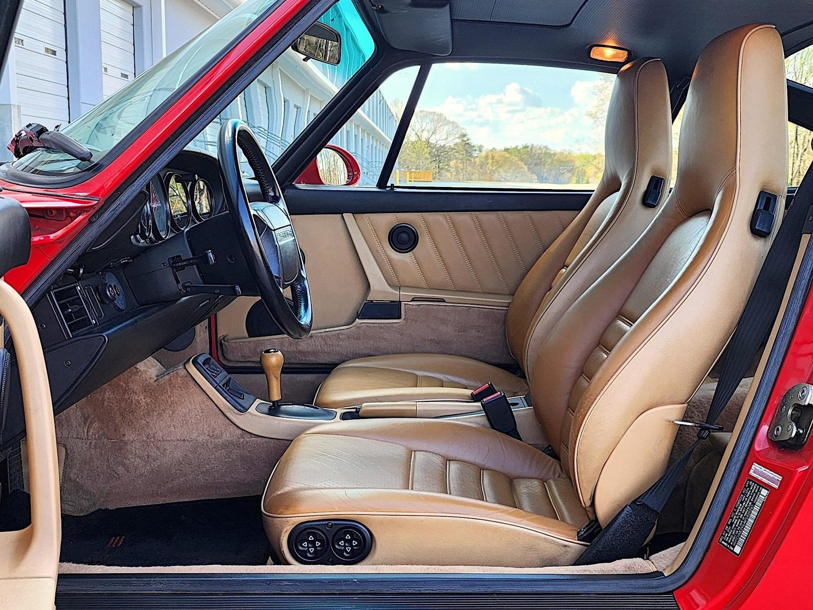 Porsche-911-1994-Coupe-33
