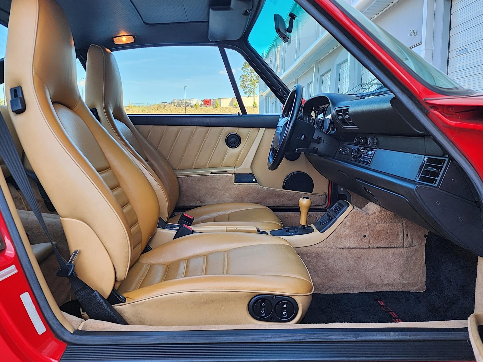 Porsche-911-1994-Coupe-37