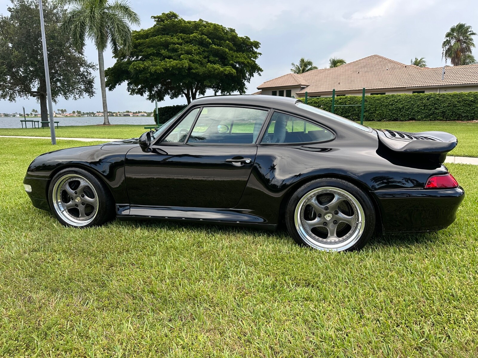 Porsche-911-1995-Coupe-1