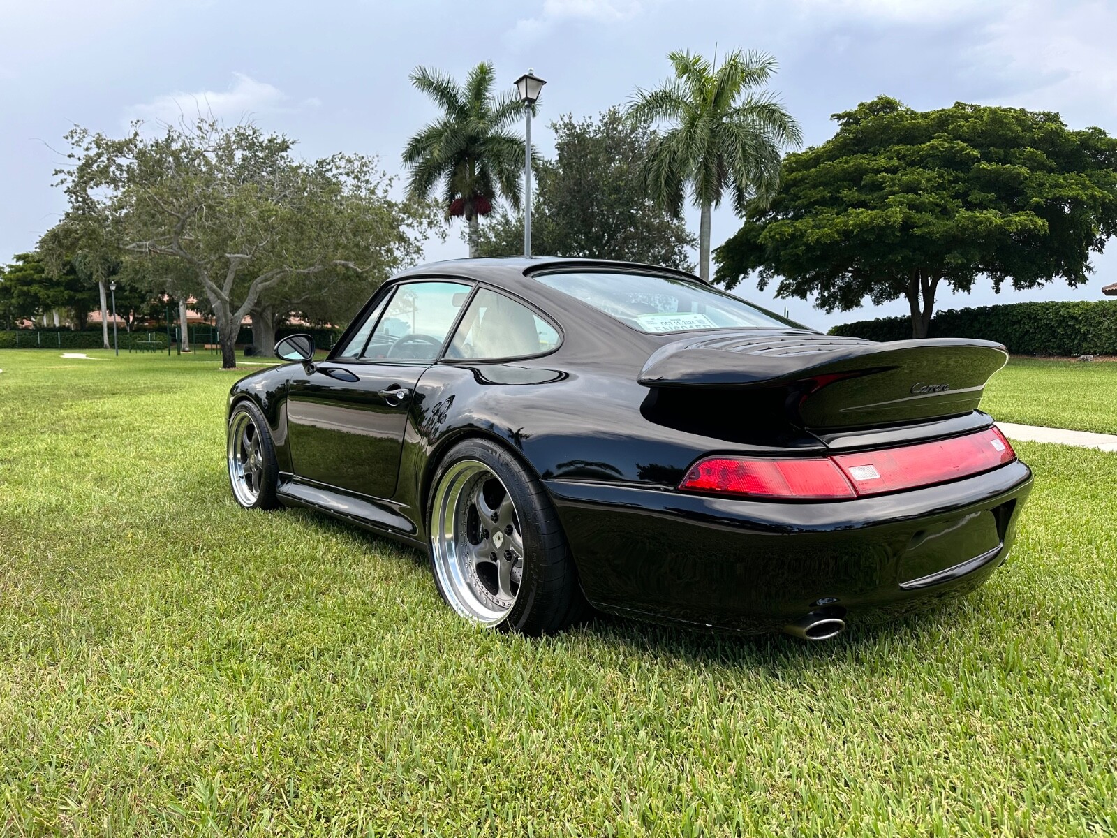 Porsche-911-1995-Coupe-12