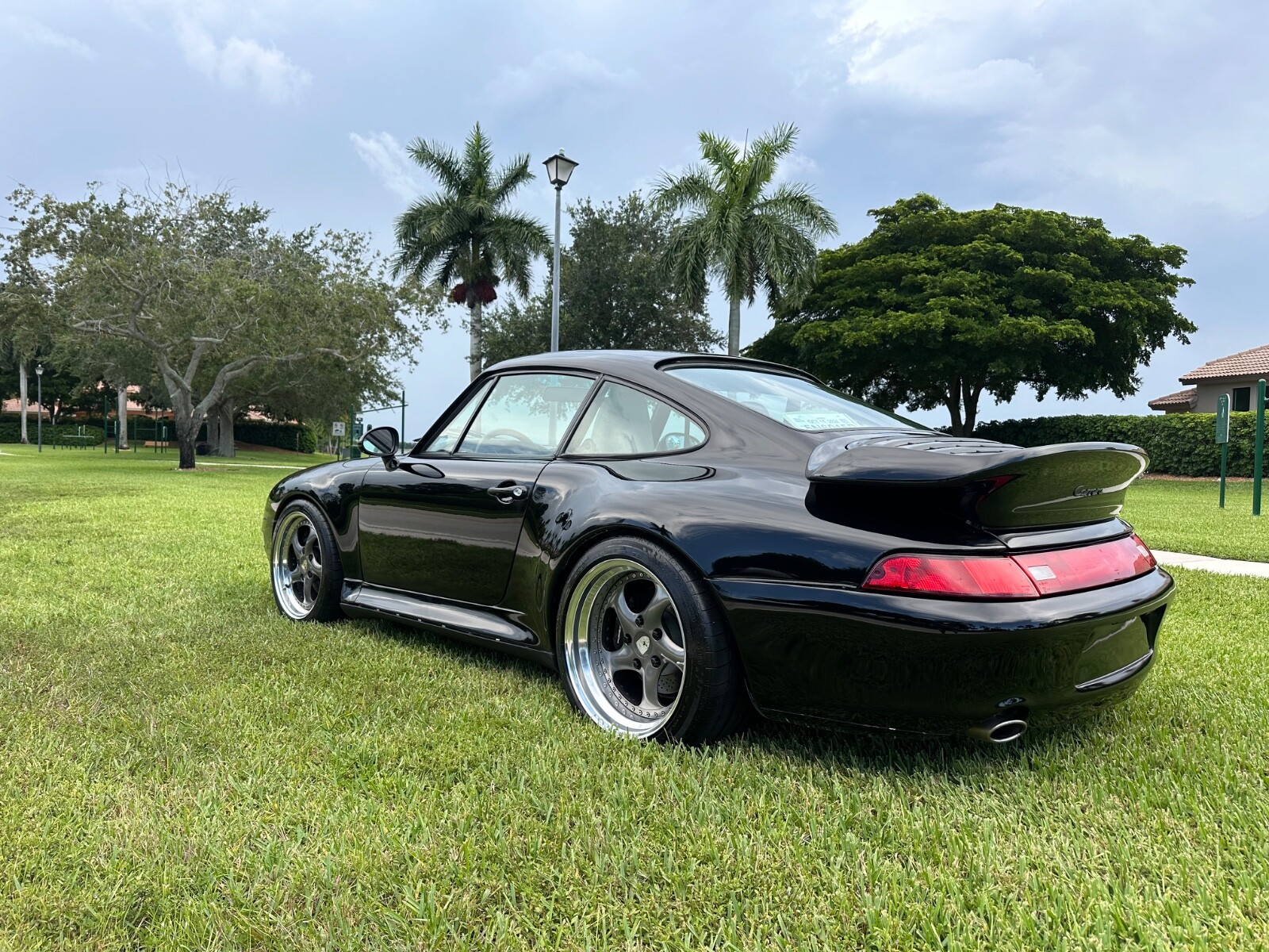Porsche-911-1995-Coupe-2
