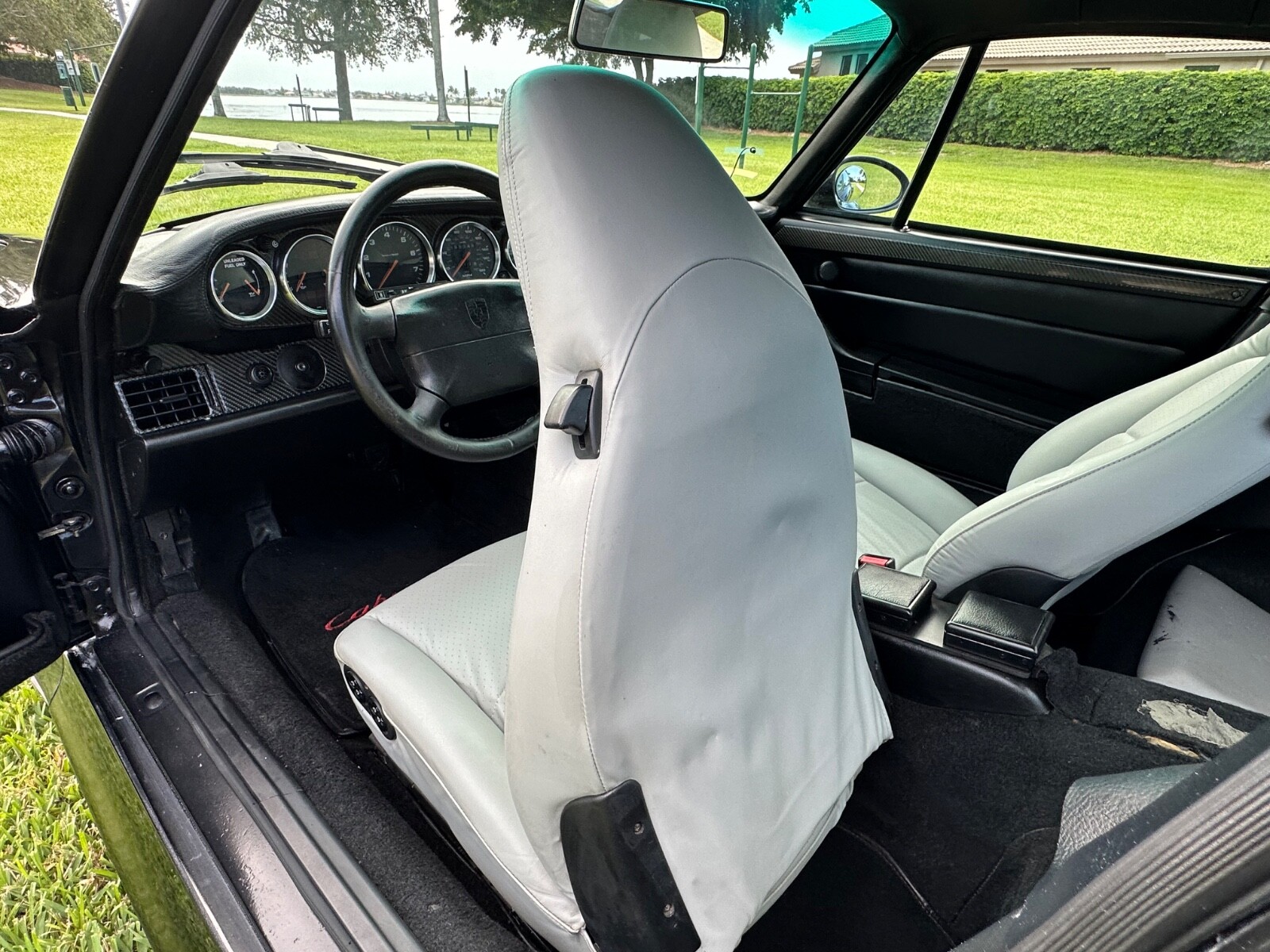 Porsche-911-1995-Coupe-23