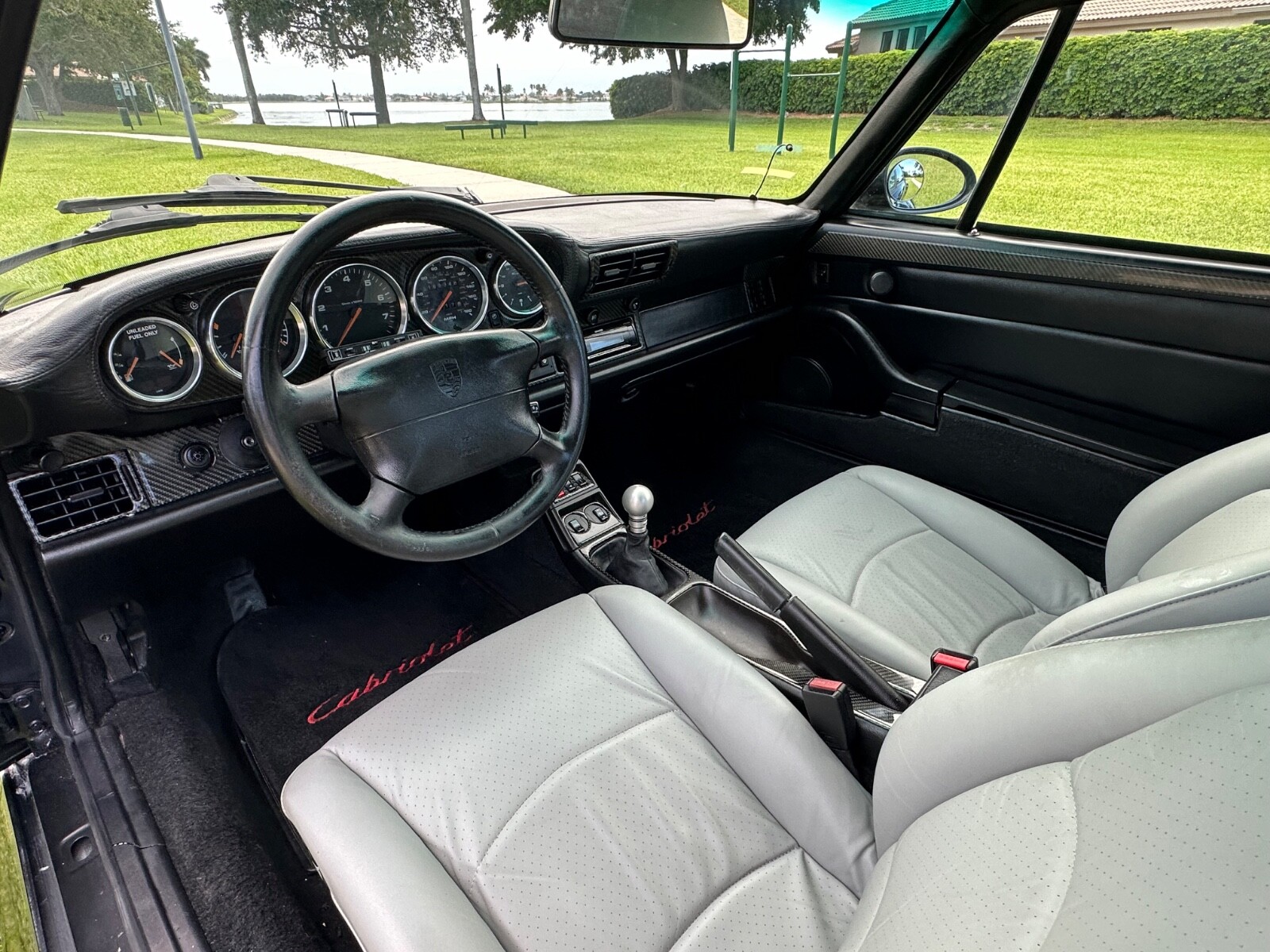 Porsche-911-1995-Coupe-24