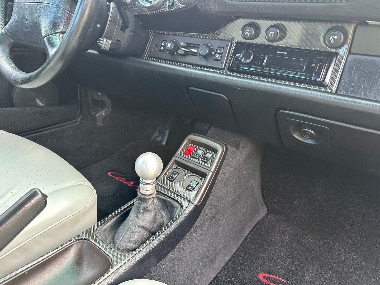 Porsche-911-1995-Coupe-25