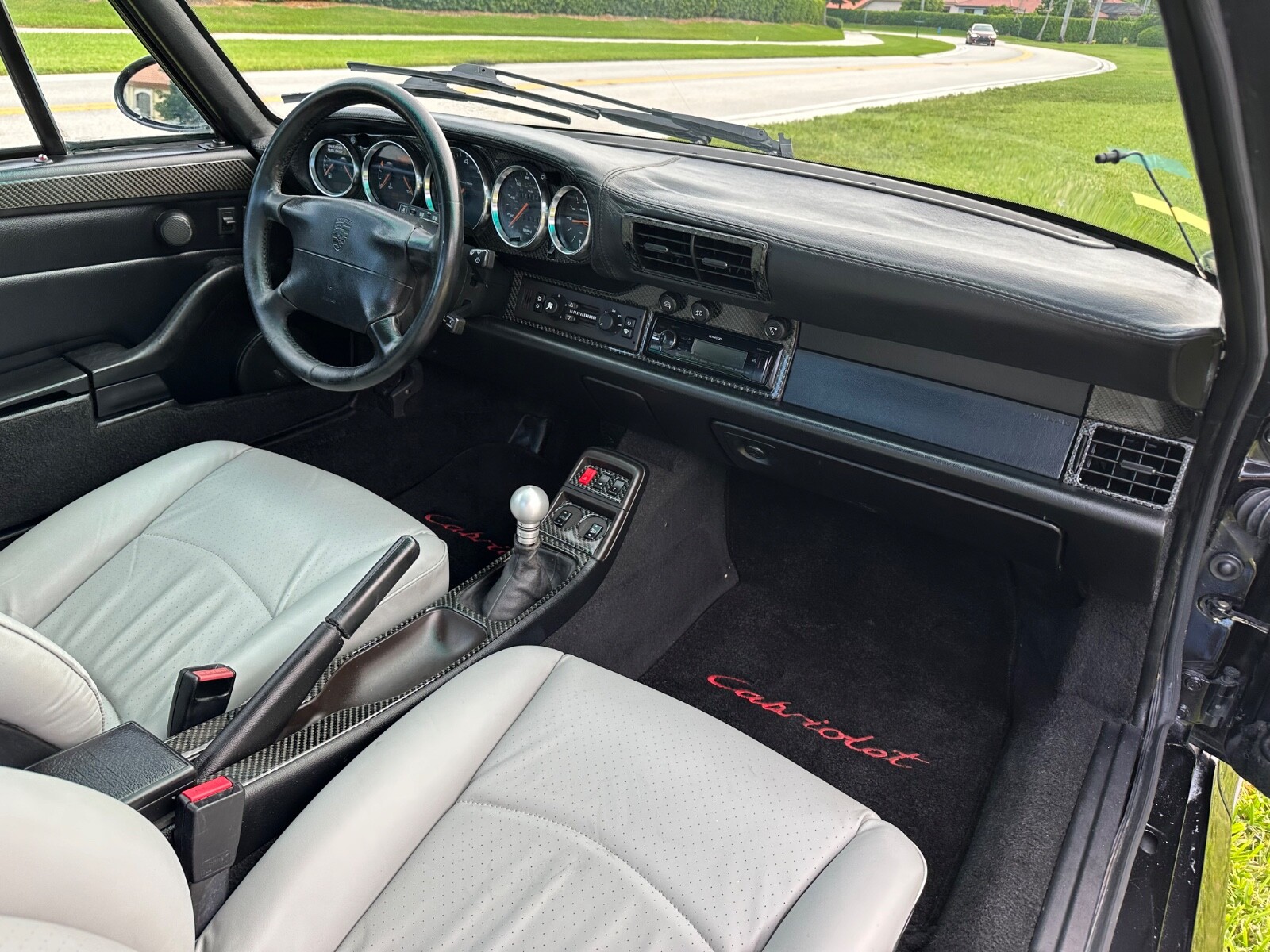 Porsche-911-1995-Coupe-26