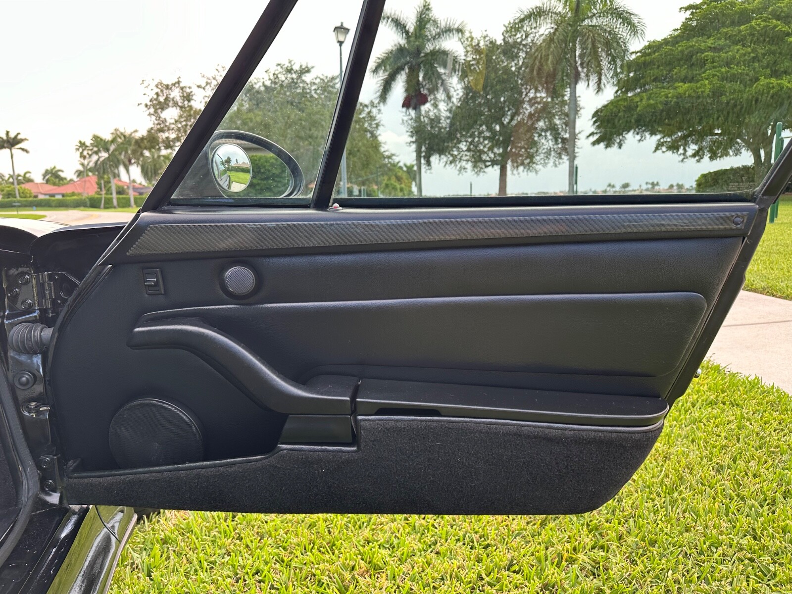 Porsche-911-1995-Coupe-29