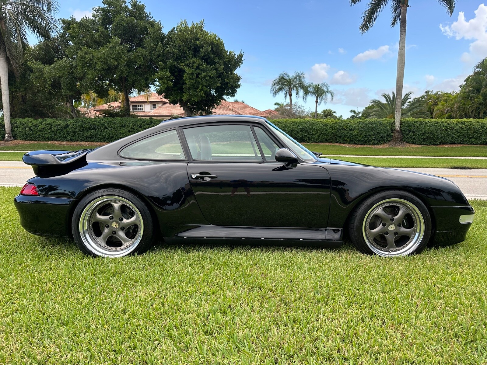 Porsche-911-1995-Coupe-3