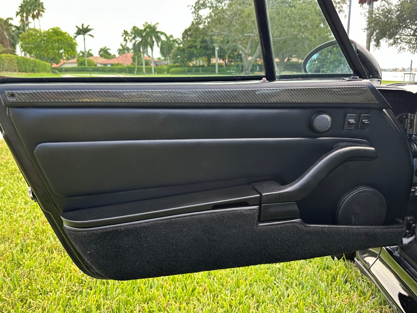 Porsche-911-1995-Coupe-30