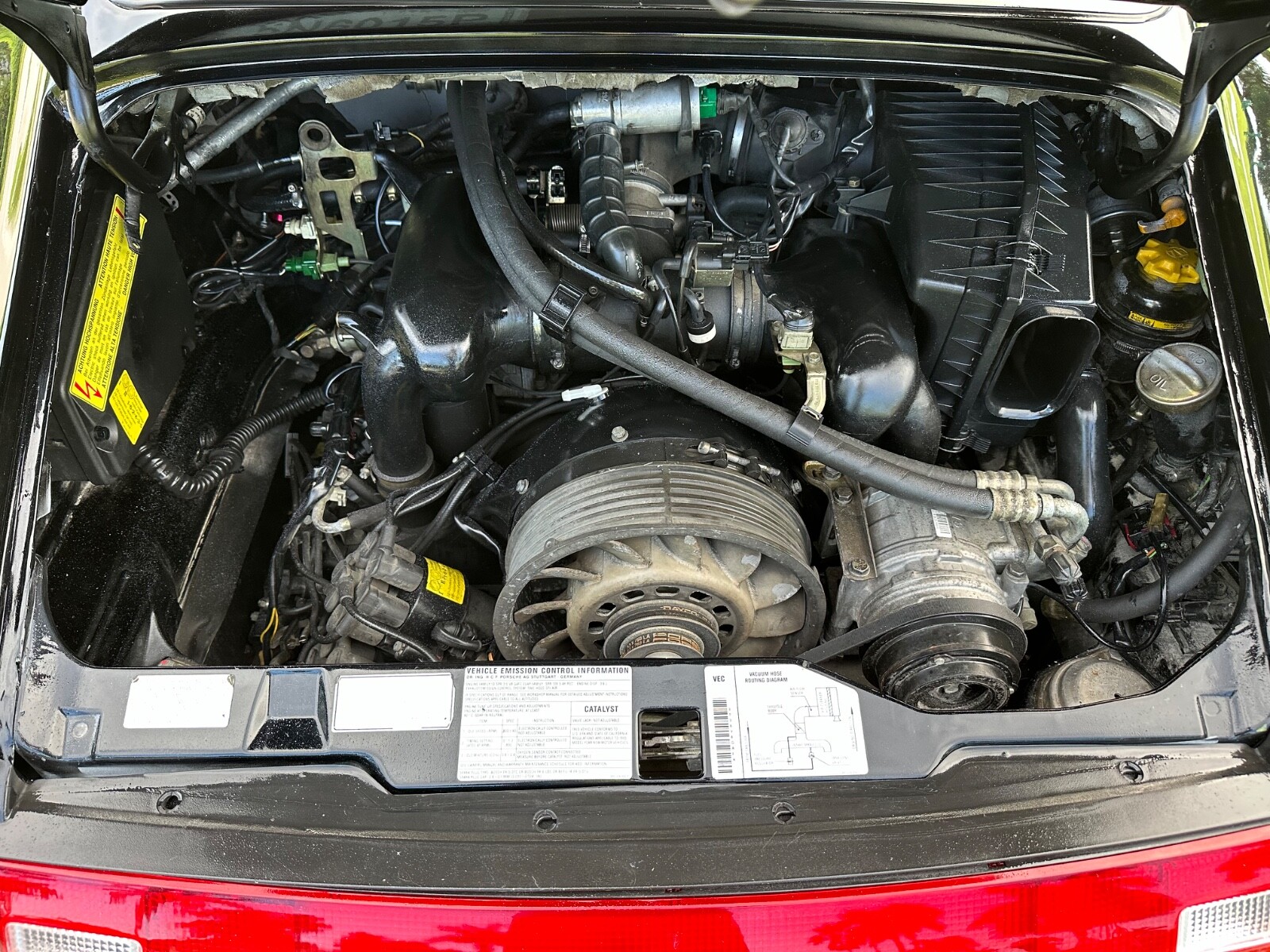 Porsche-911-1995-Coupe-33
