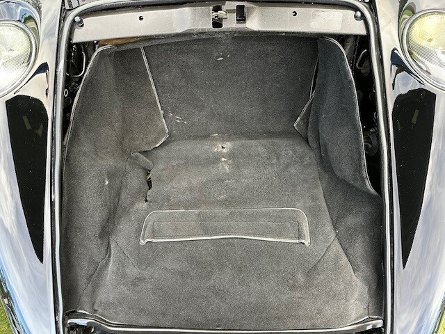 Porsche-911-1995-Coupe-39