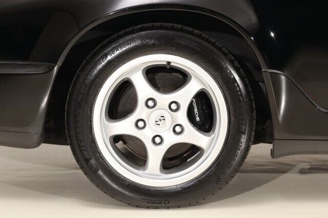 Porsche-911-Carrera-4-AWD-1992-Convertible-39