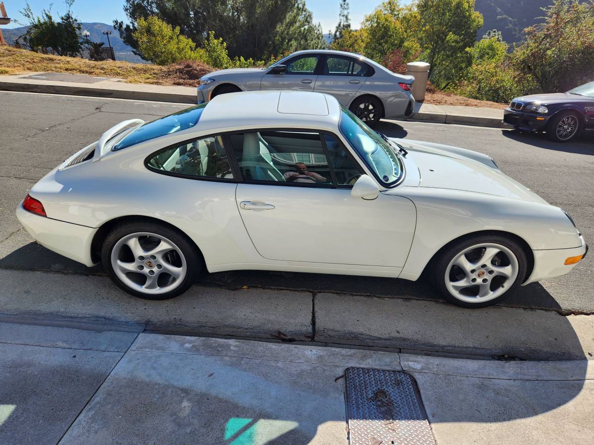 Porsche-911-carrera-993-1995-white-2