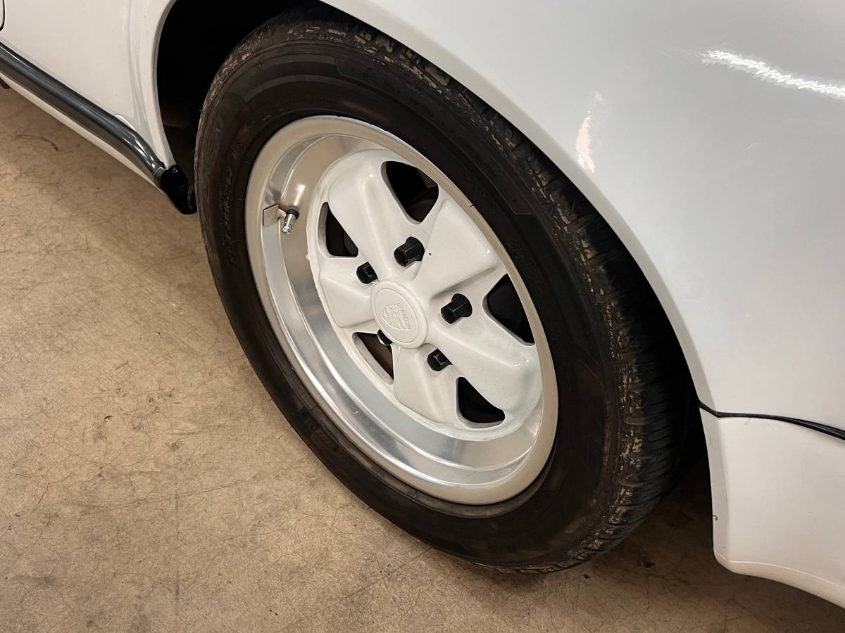 Porsche-911-coupe-1981-white-4