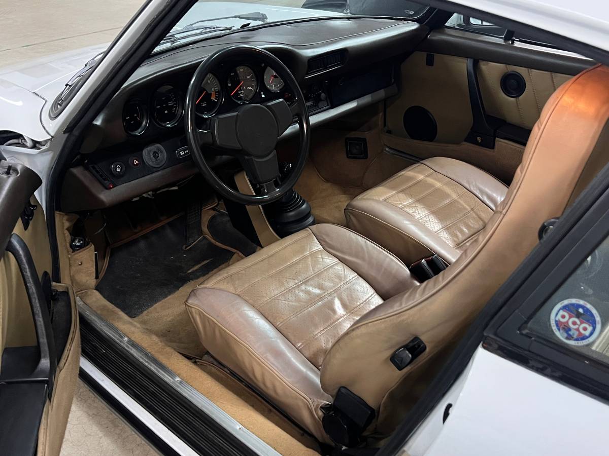 Porsche-911-coupe-1981-white-5