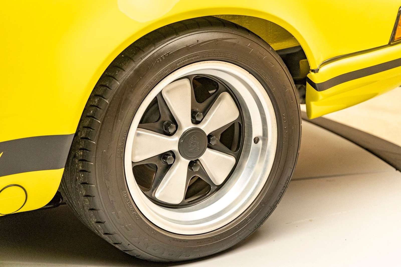 Porsche-911S-1973-Coupe-15