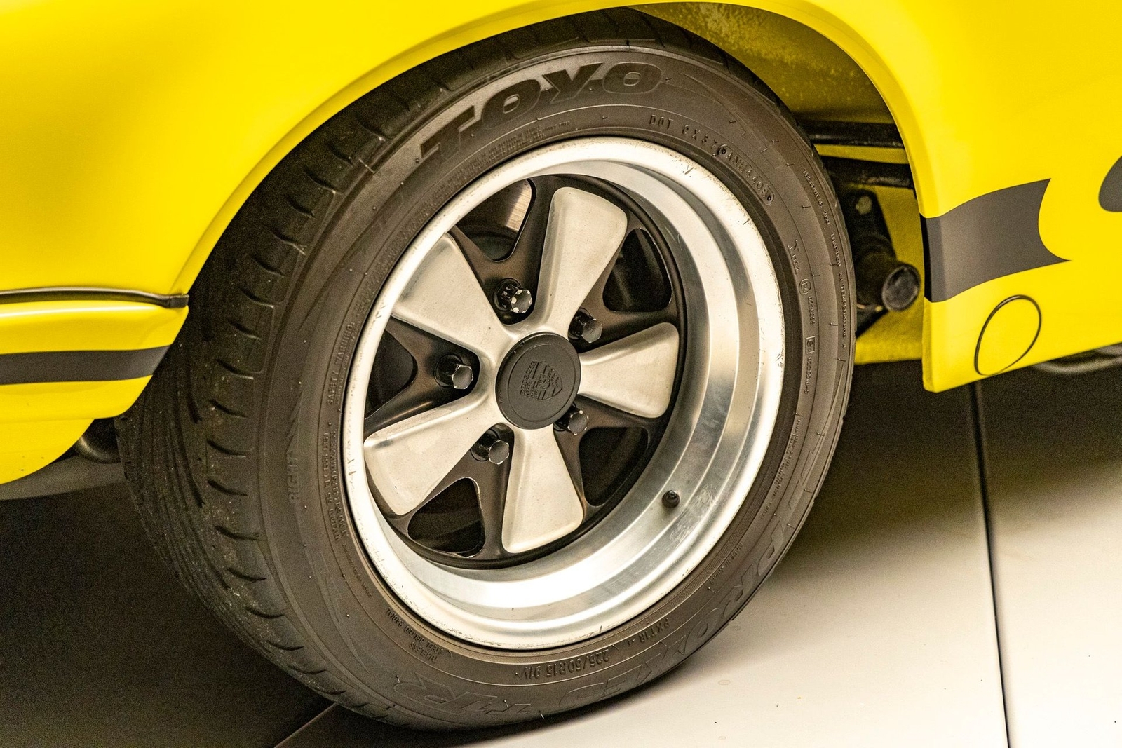 Porsche-911S-1973-Coupe-16