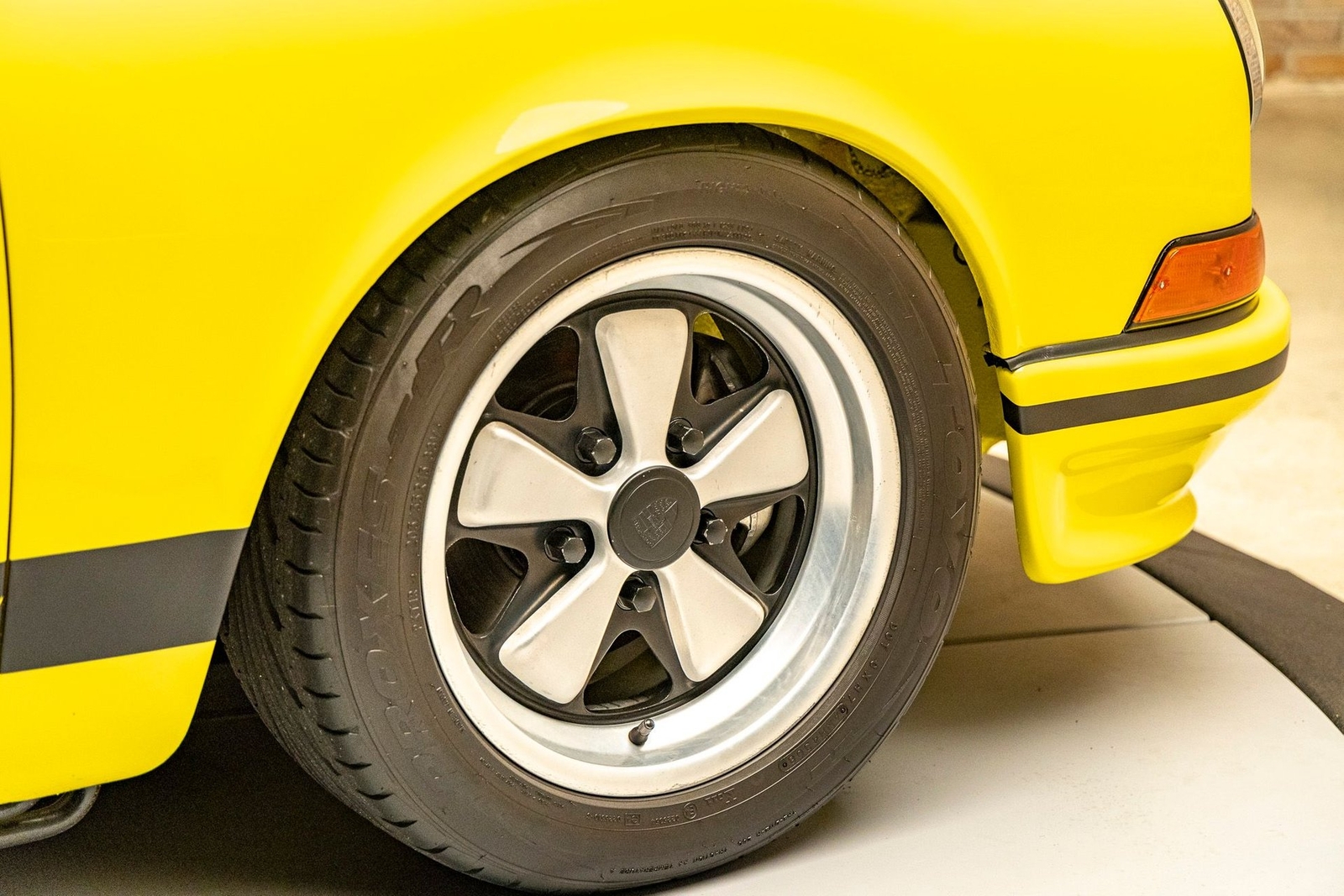 Porsche-911S-1973-Coupe-17