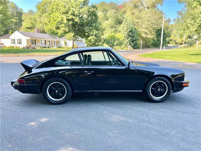 Porsche-911S-Coupe-Sunroof-1975-11