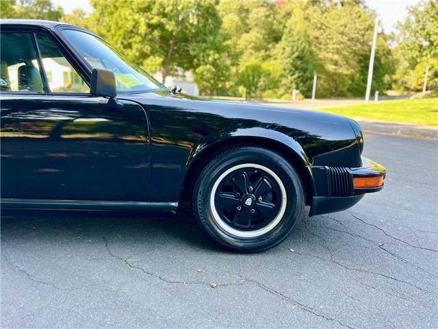 Porsche-911S-Coupe-Sunroof-1975-12