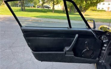 Porsche-911S-Coupe-Sunroof-1975-16