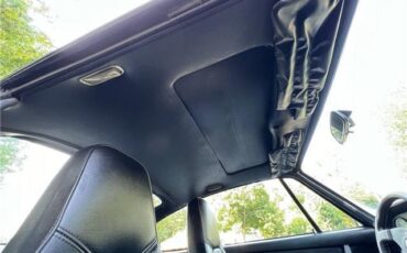 Porsche-911S-Coupe-Sunroof-1975-23