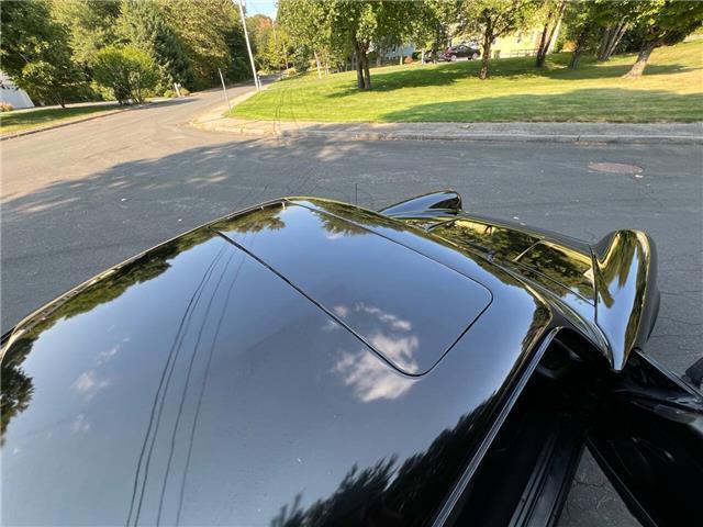 Porsche-911S-Coupe-Sunroof-1975-24