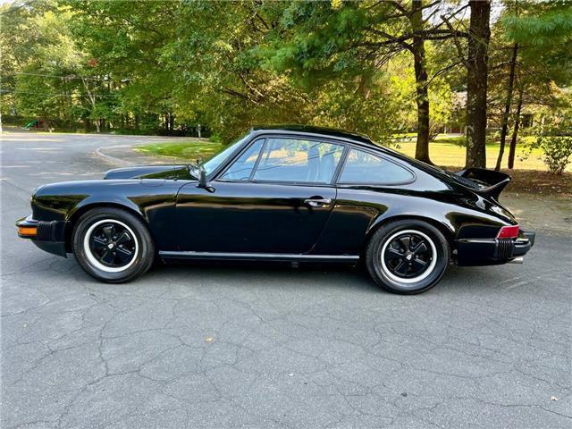 Porsche-911S-Coupe-Sunroof-1975-3