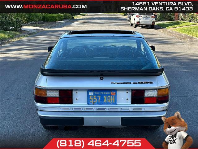 Porsche-924-1978-Coupe-2