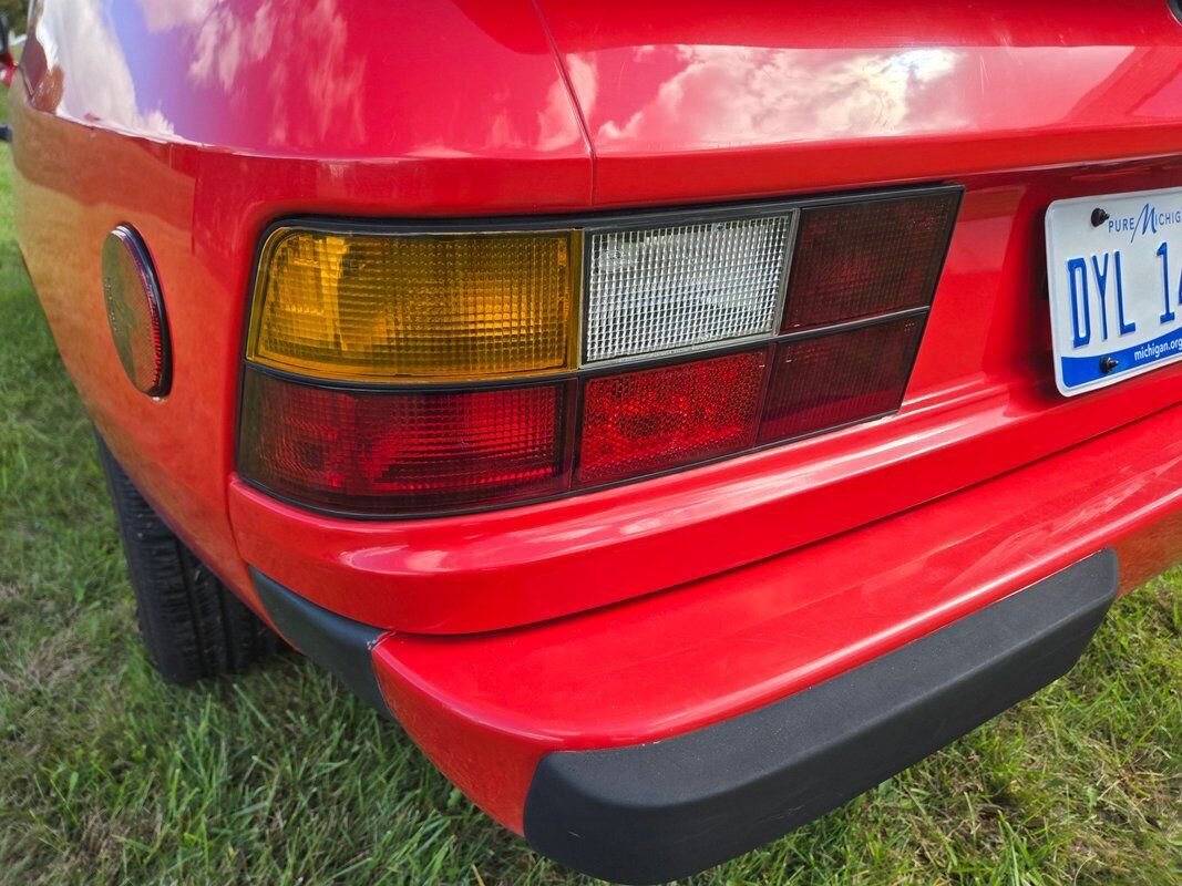 Porsche-924-1987-8